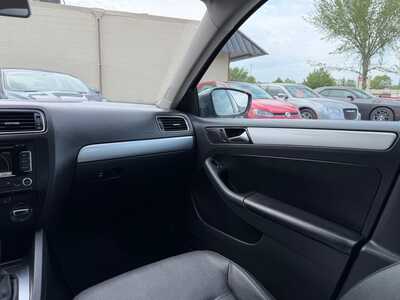 2011 Volkswagen Jetta, $7999. Photo 10