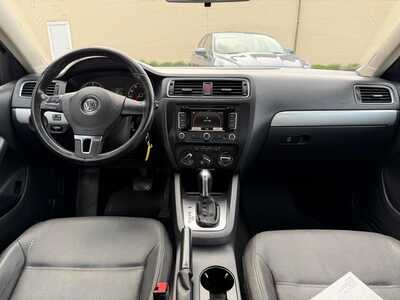 2011 Volkswagen Jetta, $7999. Photo 11