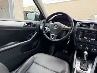 2011 Volkswagen Jetta, $7999. Photo 12