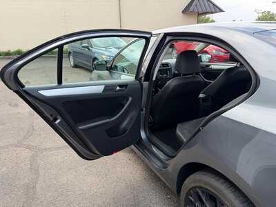2011 Volkswagen Jetta, $7999. Photo 7