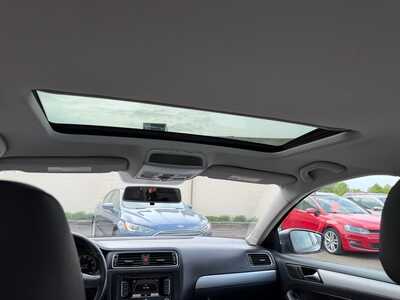 2011 Volkswagen Jetta, $7999. Photo 9
