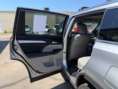 2017 Toyota Highlander, $18500. Photo 11