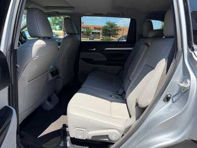 2017 Toyota Highlander, $18500. Photo 12