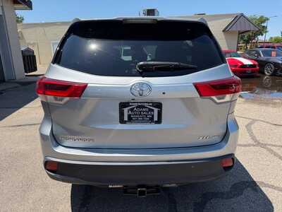 2017 Toyota Highlander, $18500. Photo 6