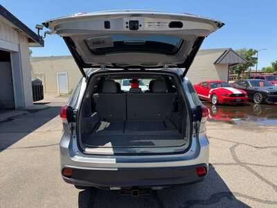 2017 Toyota Highlander, $18500. Photo 8