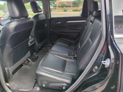 2017 Toyota Highlander, $17700. Photo 11