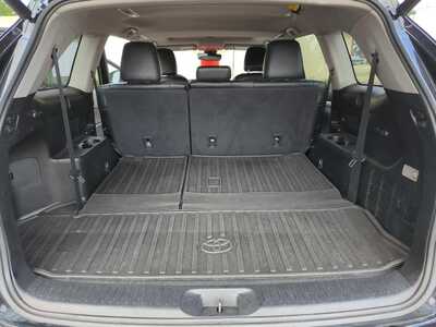 2017 Toyota Highlander, $17700. Photo 12