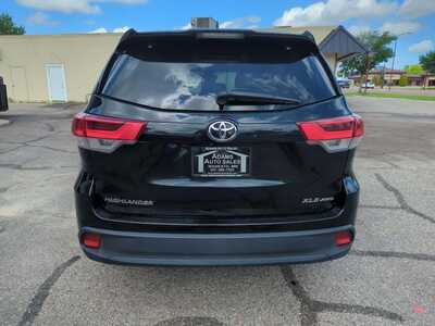 2017 Toyota Highlander, $17700. Photo 3