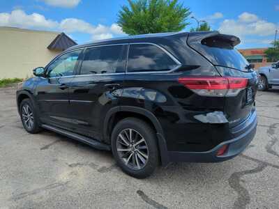2017 Toyota Highlander, $17700. Photo 5