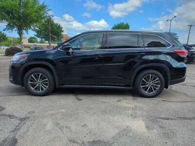 2017 Toyota Highlander, $17700. Photo 6