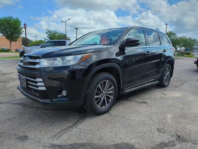 2017 Toyota Highlander, $17700. Photo 7