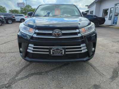 2017 Toyota Highlander, $17700. Photo 8