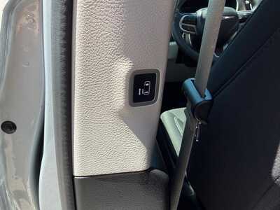 2023 Chrysler Voyager, $22400. Photo 12