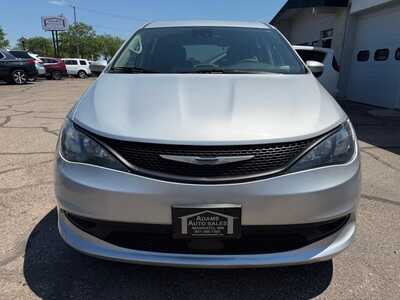 2023 Chrysler Voyager, $22400. Photo 3