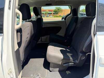 2023 Chrysler Voyager, $22400. Photo 11