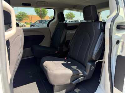2023 Chrysler Voyager, $22400. Photo 12