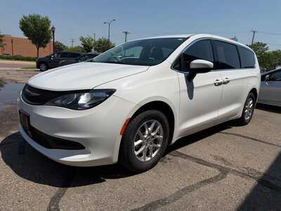2023 Chrysler Voyager, $22400. Photo 4