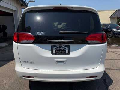 2023 Chrysler Voyager, $22400. Photo 6