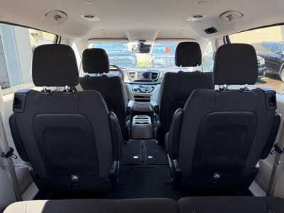 2023 Chrysler Voyager, $22400. Photo 9