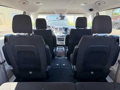 2023 Chrysler Voyager, $22600. Photo 10