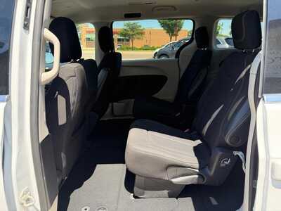 2023 Chrysler Voyager, $22600. Photo 11