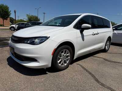 2023 Chrysler Voyager, $22600. Photo 4