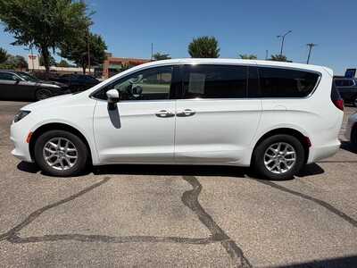 2023 Chrysler Voyager, $22600. Photo 5