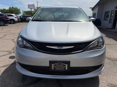 2023 Chrysler Voyager, $22800. Photo 3