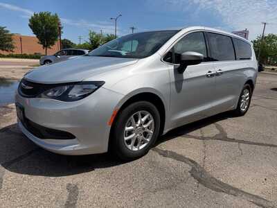 2023 Chrysler Voyager, $22800. Photo 4