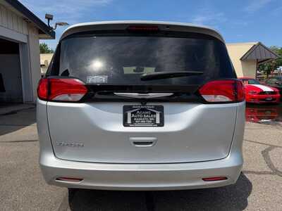 2023 Chrysler Voyager, $22800. Photo 6