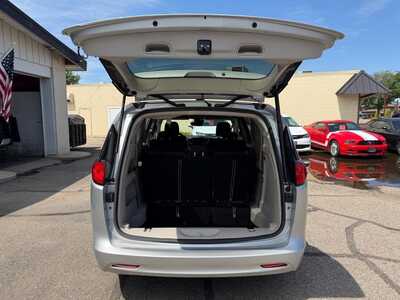 2023 Chrysler Voyager, $22800. Photo 8