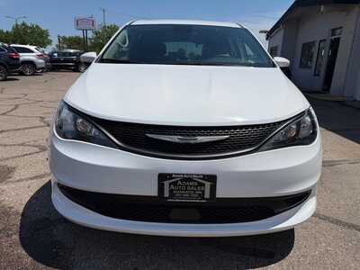 2023 Chrysler Voyager, $22800. Photo 3