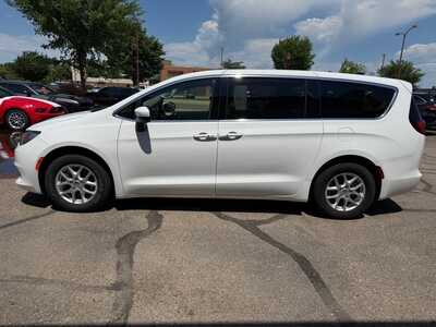 2023 Chrysler Voyager, $22800. Photo 5