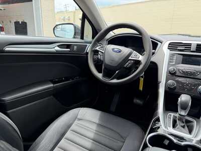 2015 Ford Fusion, $10500. Photo 12
