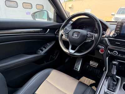 2019 Honda Accord, $17900. Photo 11
