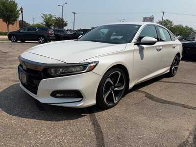 2019 Honda Accord, $17900. Photo 4
