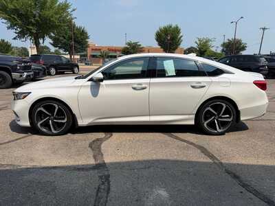 2019 Honda Accord, $17900. Photo 5