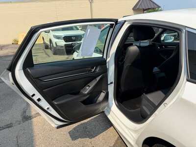 2019 Honda Accord, $17900. Photo 7