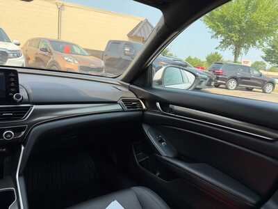 2019 Honda Accord, $17900. Photo 9