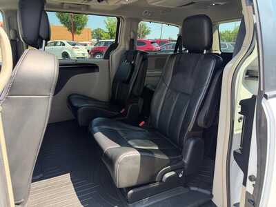 2015 Chrysler Town & Country, $8900. Photo 12