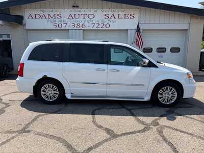 2015 Chrysler Town & Country, $8900. Photo 2