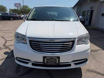2015 Chrysler Town & Country, $8900. Photo 3