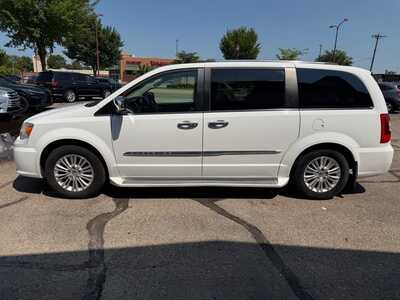 2015 Chrysler Town & Country, $8900. Photo 5