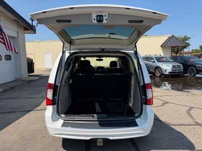2015 Chrysler Town & Country, $8900. Photo 8