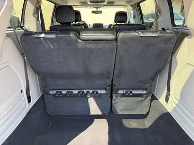 2015 Chrysler Town & Country, $8900. Photo 9