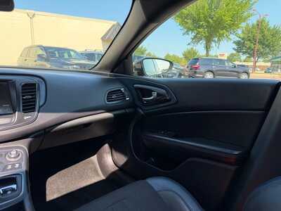2016 Chrysler 200, $11700. Photo 11