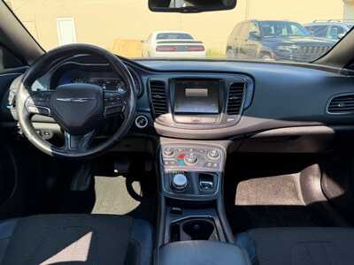 2016 Chrysler 200, $11700. Photo 12