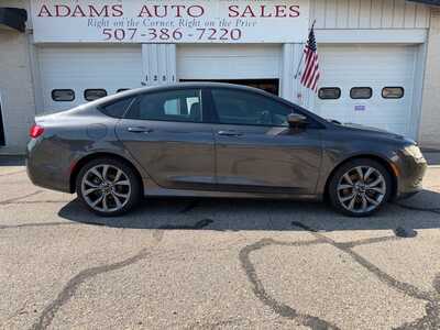 2016 Chrysler 200, $11700. Photo 2