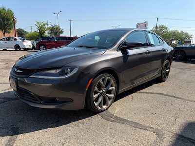 2016 Chrysler 200, $11700. Photo 4