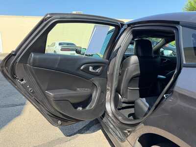 2016 Chrysler 200, $11700. Photo 8